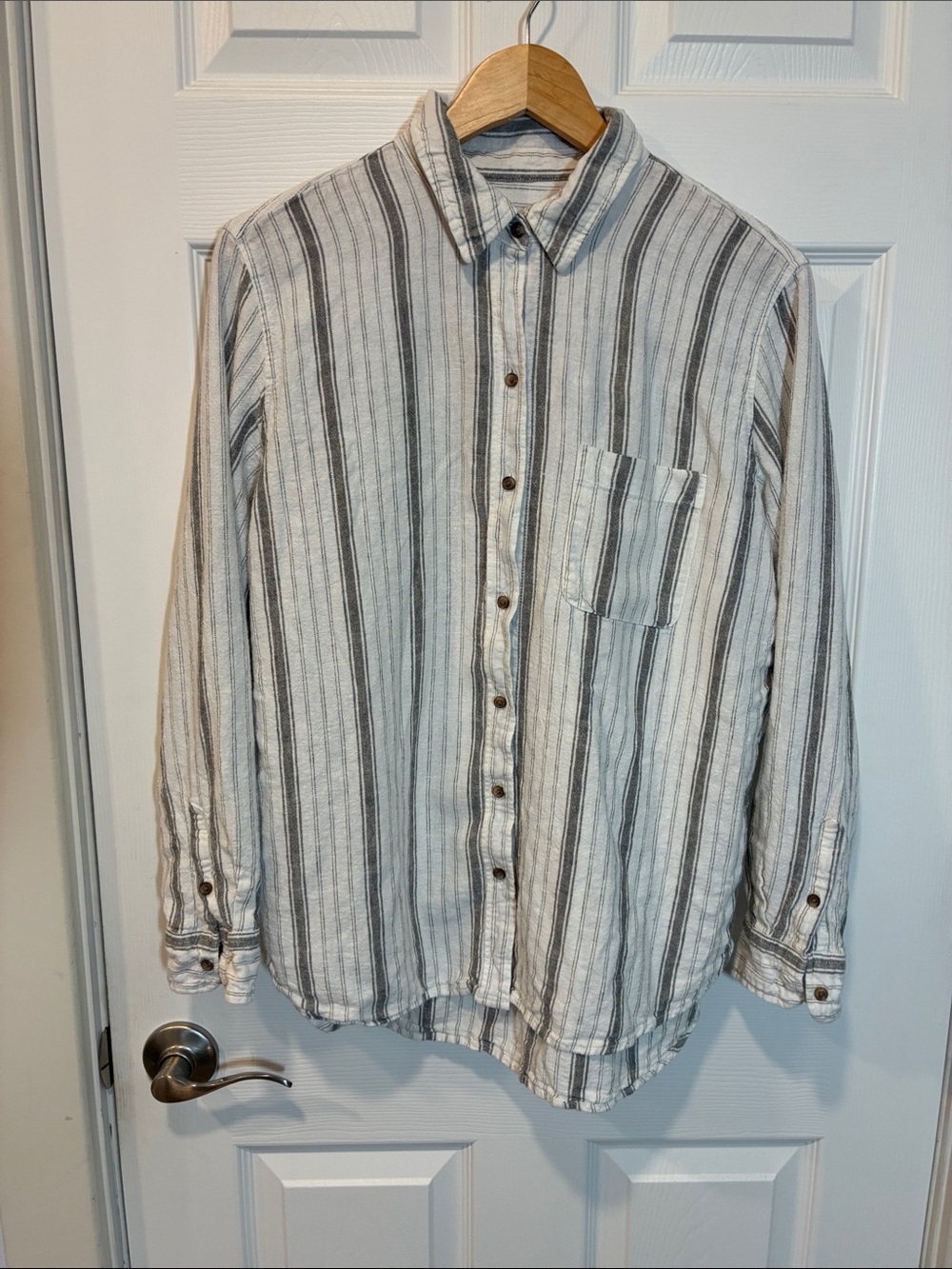Universal Thread Women's Striped Button-Down Shirt in White and Gray